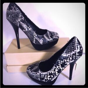 🆕 Wild Diva Black and White Platform Heels reptile animal print no box